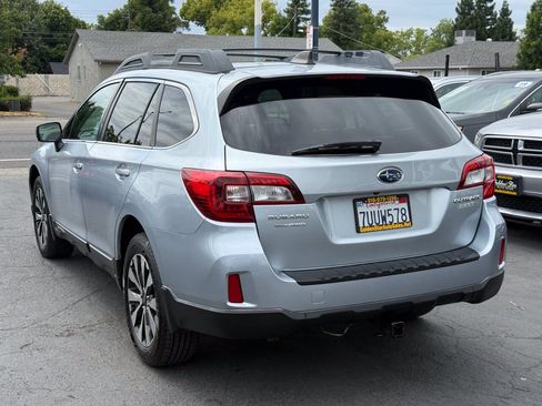 Used 2017 Subaru Outback 2.5i Limited w/ Popular Package #5 AWD/4WD image 3