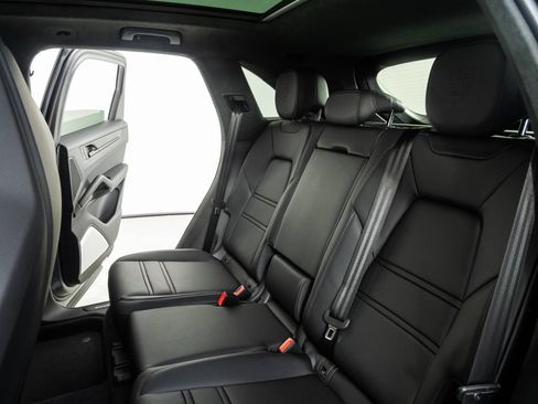 New 2026 Porsche Cayenne GTS AWD/4WD image 22