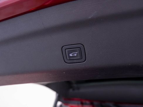 Used 2022 Chevrolet Tahoe Z71 image 37