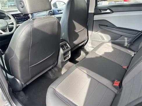 Certified 2023 Volkswagen Taos SE image 10
