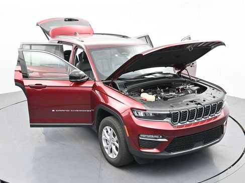 Used 2022 Jeep Grand Cherokee Limited image 42