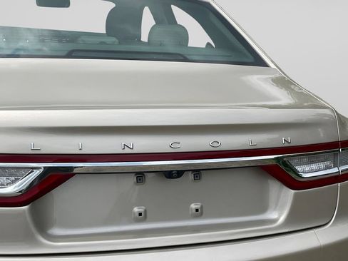 Used 2017 Lincoln Continental Premiere AWD/4WD image 17