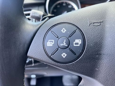 Used 2011 Mercedes-Benz R 350 BlueTEC 4MATIC image 23