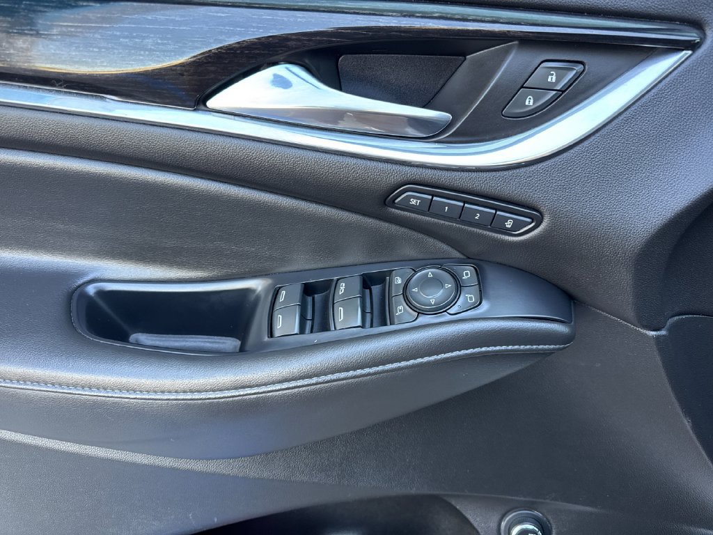 Used 2021 Buick Enclave Avenir w/ Avenir Technology Package FWD image 10