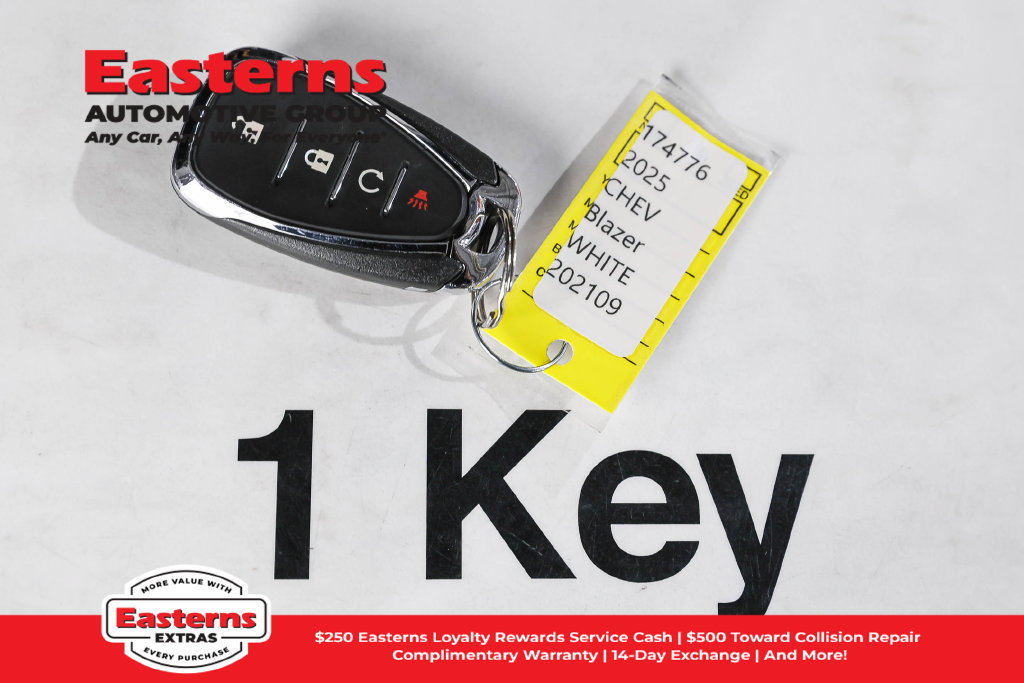 Used 2025 Chevrolet Blazer LT FWD image 26