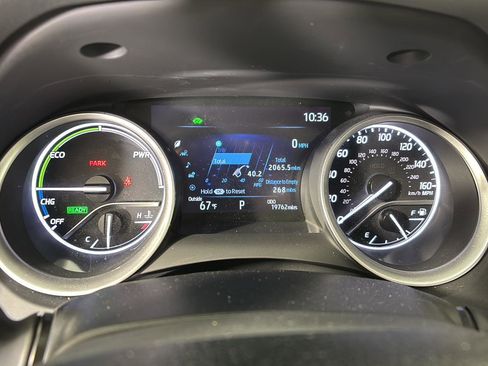 Used 2024 Toyota Camry XLE w/ Navigation Package FWD image 3