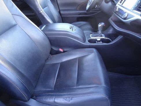 Used 2014 Toyota Highlander Limited Platinum image 18