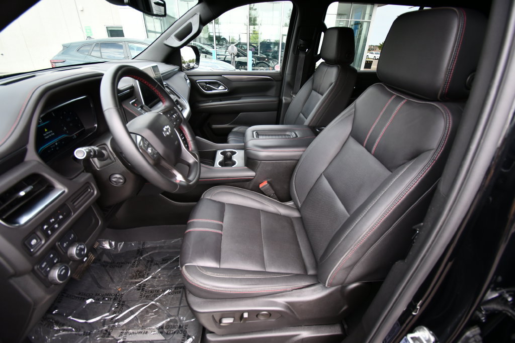 Used 2024 Chevrolet Suburban RST w/ Luxury Package AWD/4WD image 15