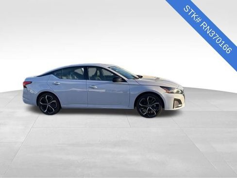 Used 2024 Nissan Altima 2.5 SR image 4