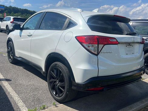 Used 2021 Honda HR-V Sport image 2