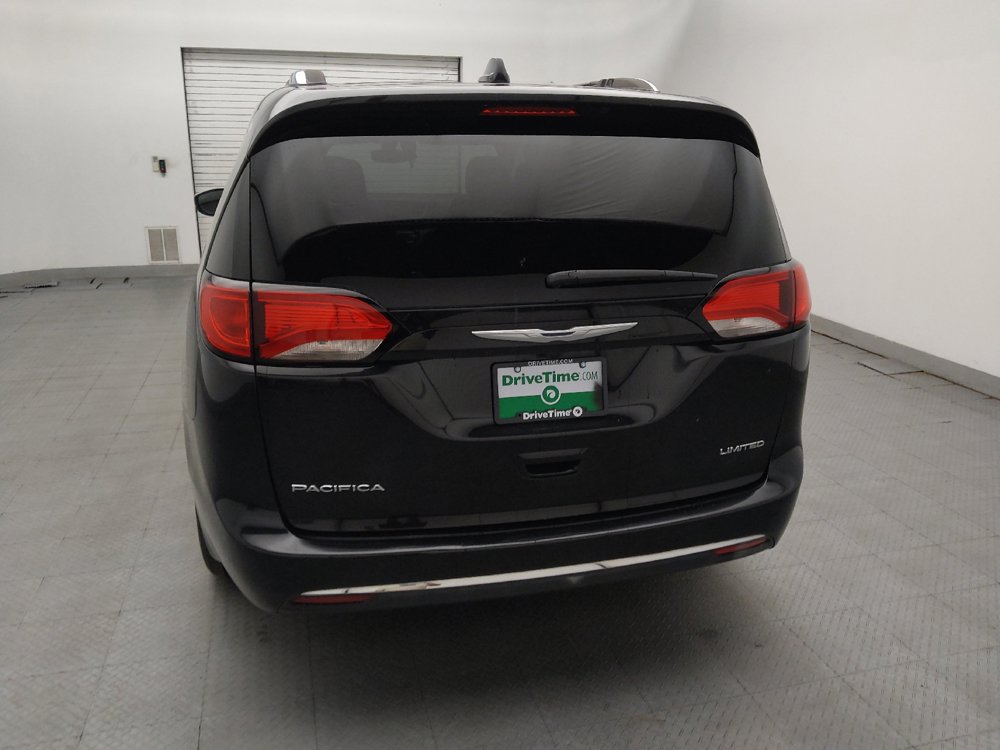 Used 2017 Chrysler Pacifica Limited FWD image 6