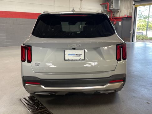 Used 2025 Kia Sorento SX FWD image 9