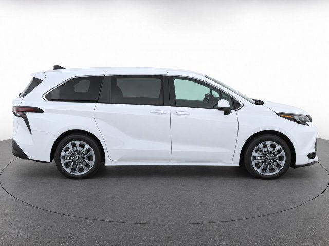 Used 2023 Toyota Sienna LE FWD image 8