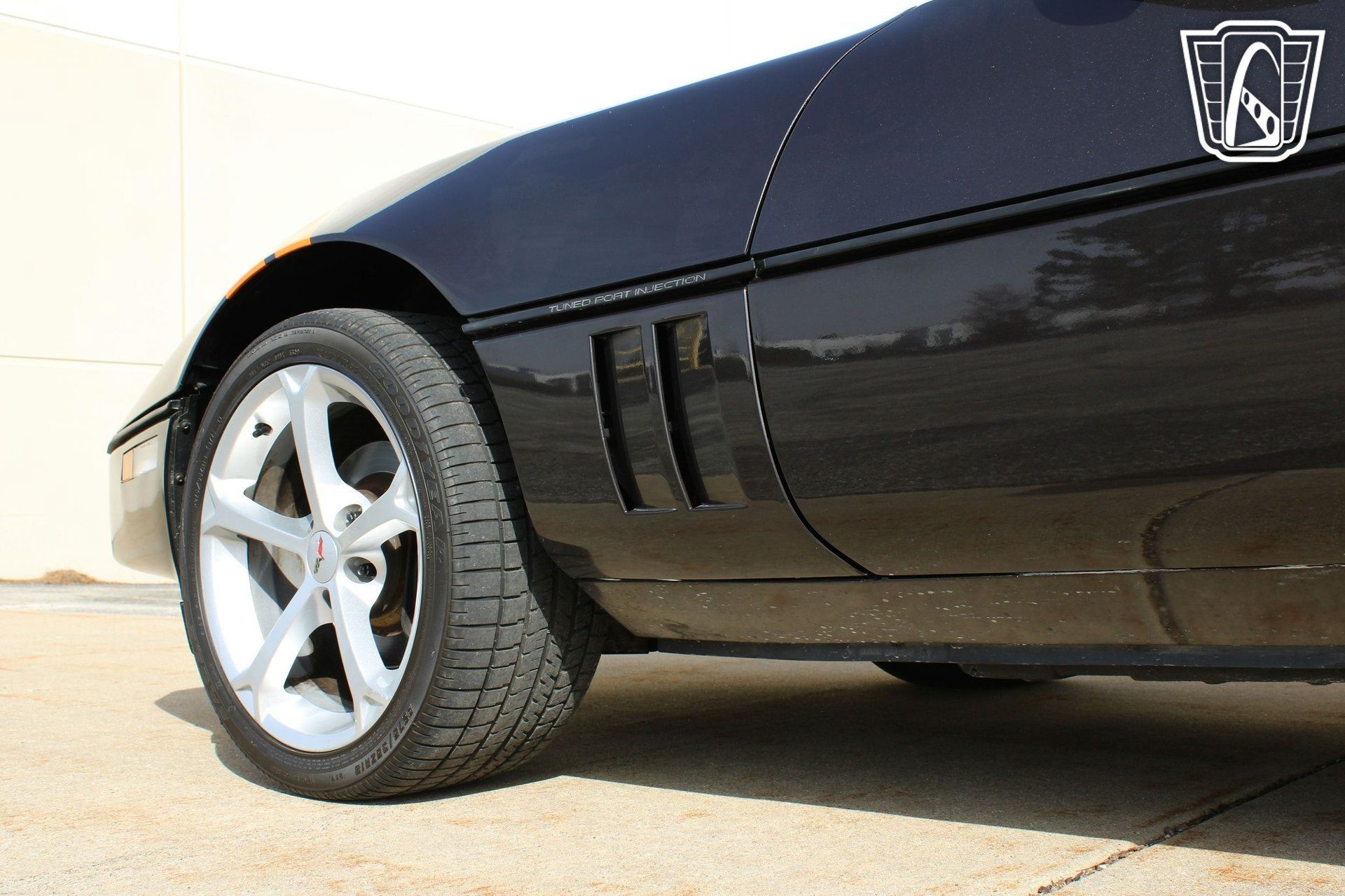 Used 1988 Chevrolet Corvette Coupe RWD image 33