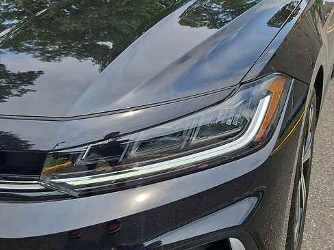 Certified 2025 Volkswagen Jetta SEL FWD image 10
