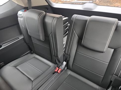 Used 2023 Volkswagen Atlas SE image 6