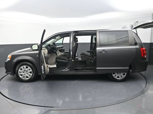 Used 2018 Dodge Grand Caravan SE w/ UConnect Hands-Free Group FWD image 34