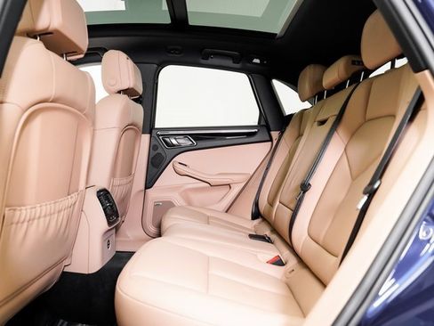 Used 2025 Porsche Macan image 26