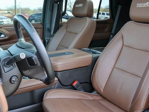 Used 2024 Chevrolet Tahoe High Country AWD/4WD image 16