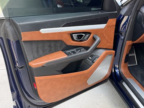 Used 2019 Lamborghini Urus AWD/4WD image 21
