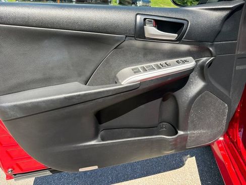 Used 2014 Toyota Camry SE FWD image 12