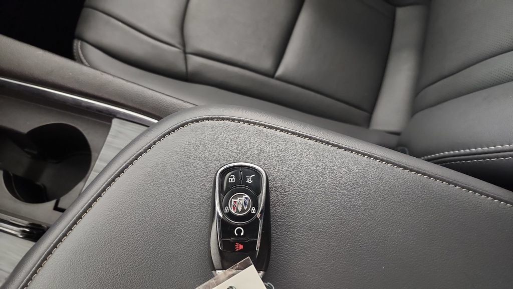 Used 2023 Buick Enclave Essence AWD/4WD image 21