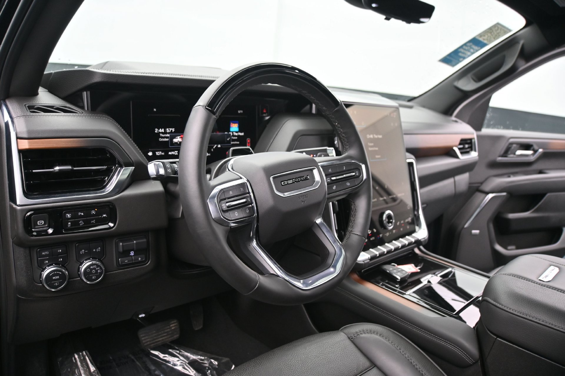 Used 2025 GMC Yukon Denali w/ Denali Reserve Package AWD/4WD image 24
