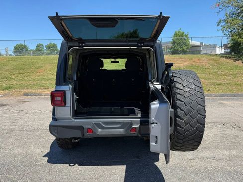 Used 2019 Jeep Wrangler Unlimited Sport S AWD/4WD image 9