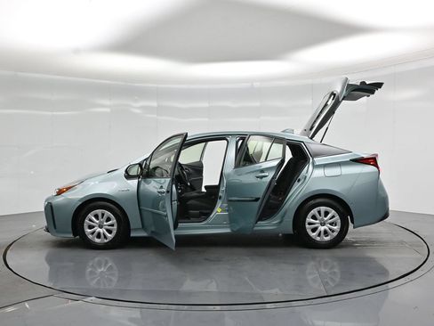 Used 2021 Toyota Prius LE FWD image 31