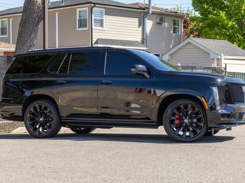 Used 2026 Cadillac Escalade V AWD/4WD image 11