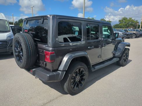 Used 2025 Jeep Wrangler Unlimited Sahara AWD/4WD image 6