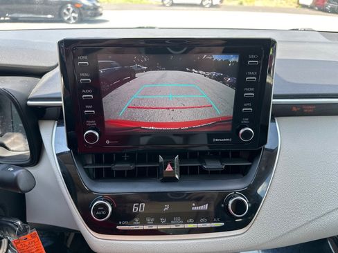 Used 2021 Toyota Corolla LE image 17