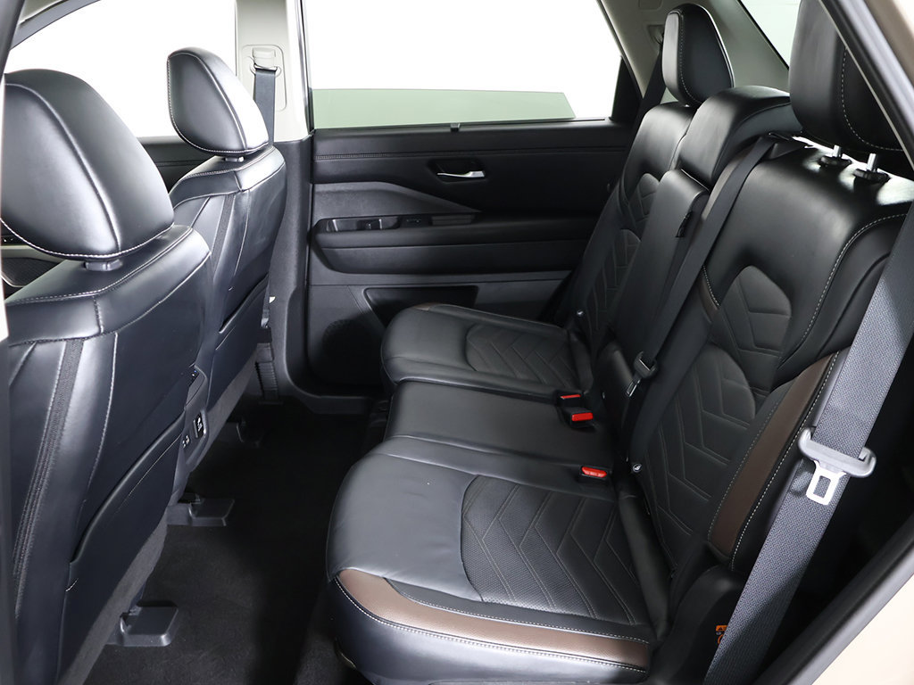 Used 2023 Nissan Pathfinder Platinum w/ Cargo Package AWD/4WD image 41