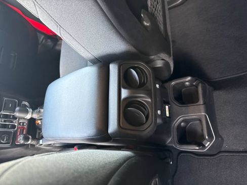 Used 2025 Jeep Wrangler Unlimited Rubicon w/ Convenience Group AWD/4WD image 25