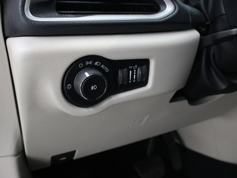 Used 2020 Chrysler Pacifica Touring-L Plus FWD image 42
