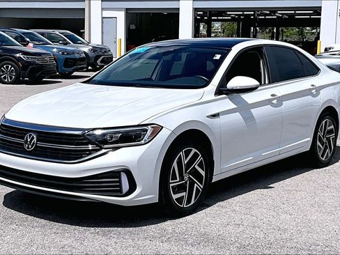 Certified 2022 Volkswagen Jetta SEL FWD image 9