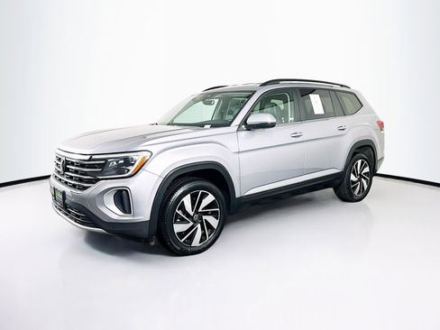 Used 2024 Volkswagen Atlas SE image 3