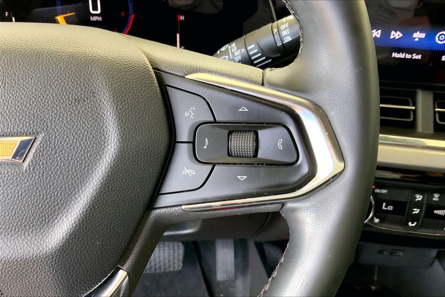 Used 2025 Chevrolet Trax LT w/ LT Convenience Package FWD image 24