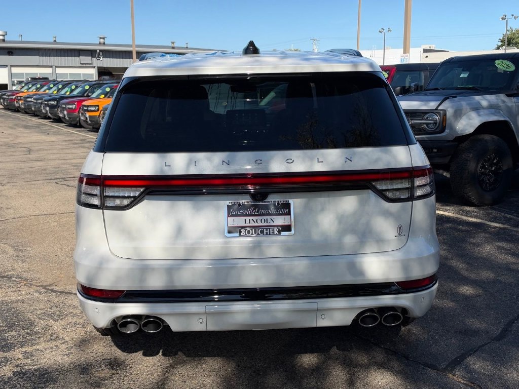 New 2027 Lincoln Aviator AWD image 4