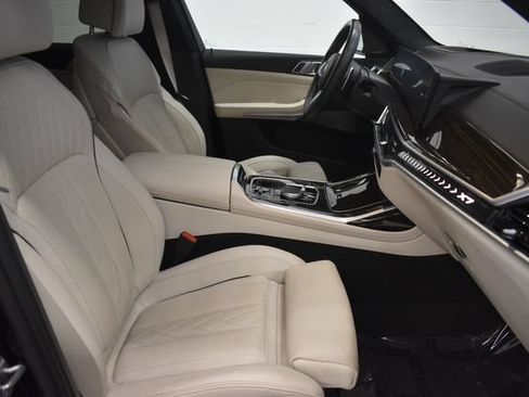 Used 2024 BMW X7 xDrive40i w/ M Sport Package AWD/4WD image 19