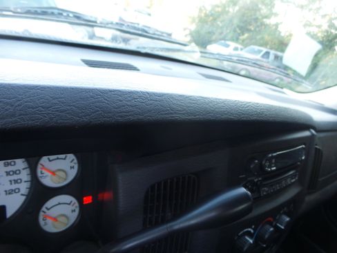 Used 2004 Dodge Ram 1500 Truck ST image 18