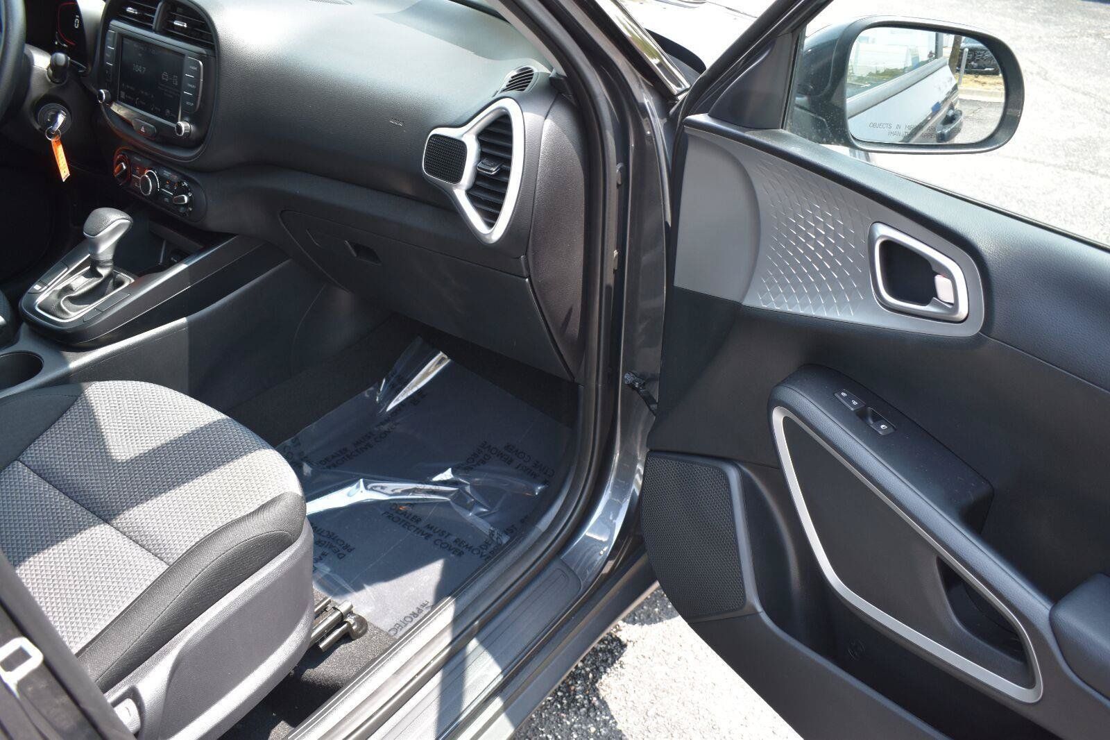 Used 2024 Kia Soul LX w/ Option Group 015 FWD image 15