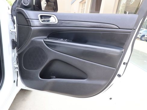 Used 2019 Jeep Grand Cherokee Altitude AWD/4WD image 31