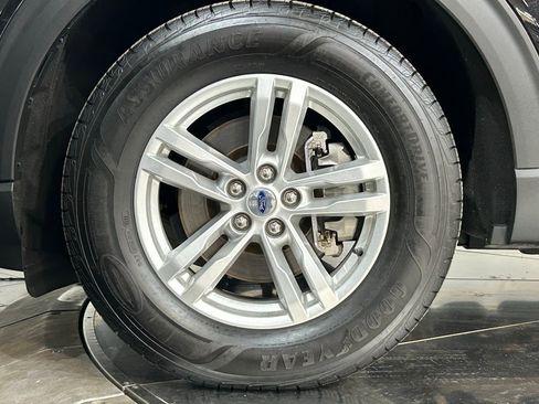 Used 2023 Ford Explorer XLT w/ Equipment Group 202A AWD/4WD image 26
