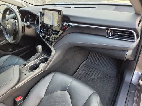 Used 2022 Toyota Camry XSE w/ Navigation Upgrade Package FWD image 2