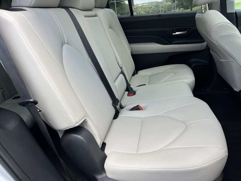 Used 2024 Toyota Grand Highlander AWD image 23