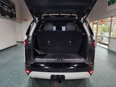 Used 2022 Land Rover Discovery S R-Dynamic image 23