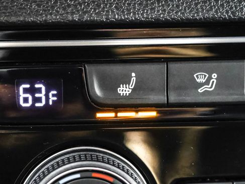 Used 2022 Volkswagen Atlas Cross Sport SE image 29