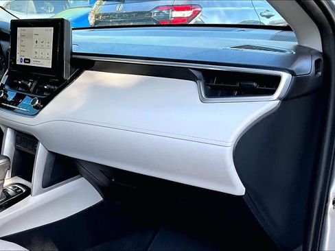 Used 2023 Toyota Corolla Cross L image 19