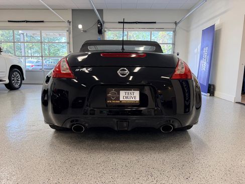 Used 2010 Nissan 370Z Touring RWD image 7